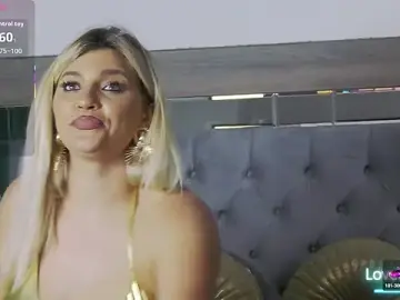 Stripchat Sex Cam of Lorehottie