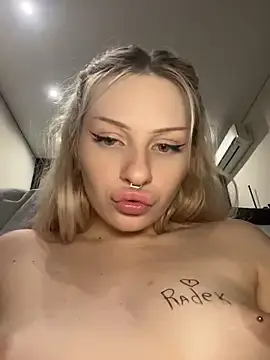 Stripchat Free Live Porn of DayaFoxy