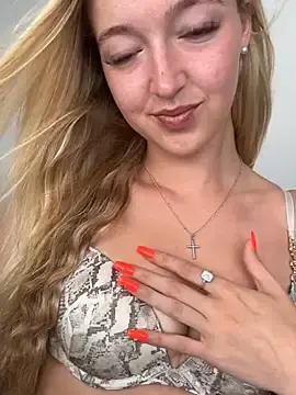 Stripchat Adult Video Chat of emilypeperoni