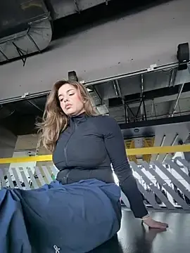 Stripchat Best Webcam of Alirawrz