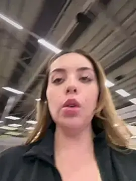 Stripchat Best Webcam of Alirawrz