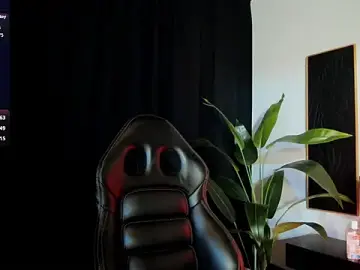 Stripchat Nude Webcam of EmiliWilliams