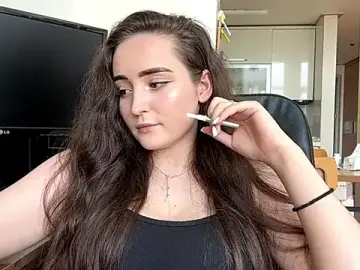 Stripchat Sex Cam of Emilly_Cart