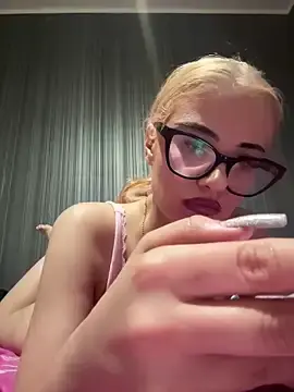 Stripchat Live Sex Cam of SirenLisa69