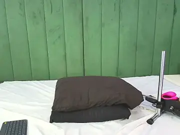 Stripchat Watch Live Sex Cams of Alana_Petite_