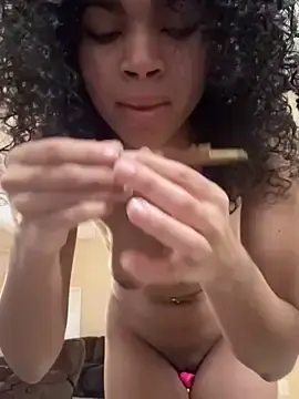Stripchat Live Sex Cam of Kiki_hammyy