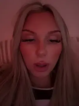 Stripchat Watch Live Sex Cams of blondeeee
