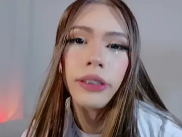 Stripchat Sex Cam of raven_li01
