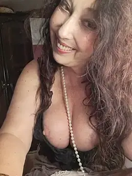 Stripchat Sex Cam of GypsyEsmeralda