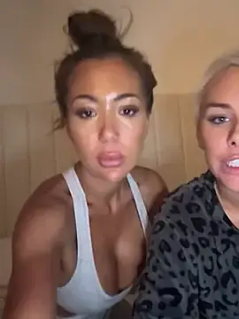 Stripchat Watch Live Sex Cams of naughtyfriendsplay
