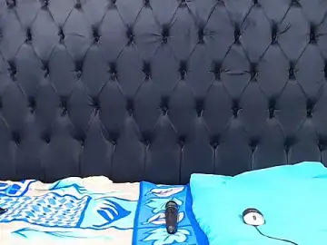 Stripchat Free Porn Cam of Dark_Slim_Thick