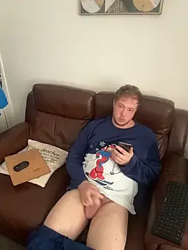 Stripchat Free Porn Cam of yourmaster2025