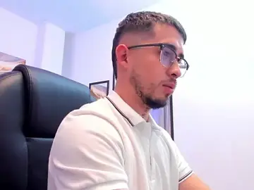Stripchat Sex Cam of Tommas_Jhonson