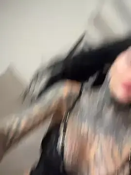 Stripchat Sex Cam of darkinkedbabe
