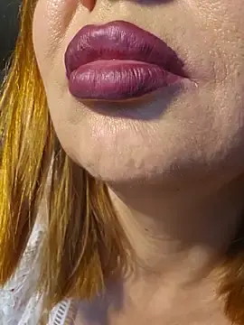 Stripchat Live Sex Cam of LybovNTV
