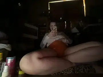 Stripchat Sex Cam of Snowbunnycake_131