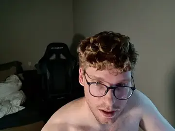 Stripchat Adult Webcams of BlueEyedTallGuy94