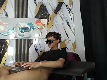 Stripchat Best Webcam of GOLDEN_2026