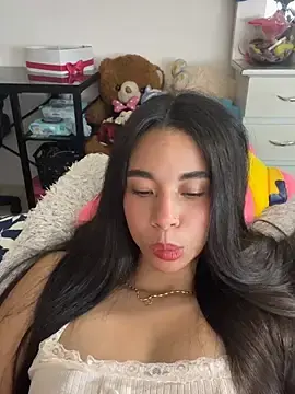 Stripchat Adult Webcam of Milleradhara24