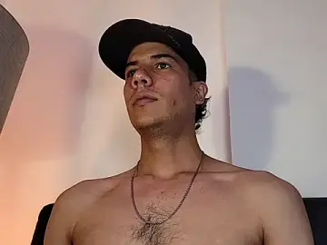 Stripchat Free Porn Cam of Derek_stud_