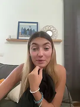 Stripchat Live Sex Cam of camille_2007