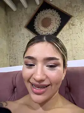 Stripchat Free Porn Cam of Arianavillada