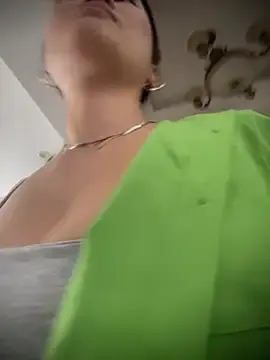 Stripchat Live Sex Cam of Yolanda9
