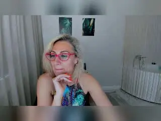 Xlovecam Free Porn Cam of CrystalSky