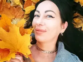 Xlovecam Live Sex Cam of MirandaHott69