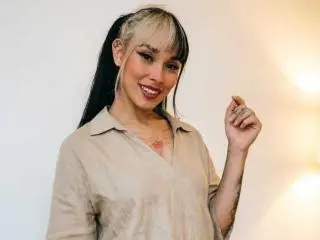Xlovecam Free Live Porn of LunaLindaHot