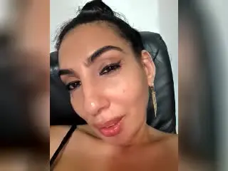 Xlovecam Adult Webcams of BrunetteBabe69