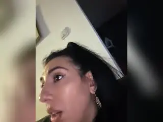 Xlovecam Free Live Porn of BrunetteBabe69