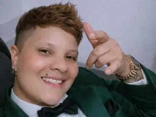 Xlovecam Live Sex Cam of MiaCapucci