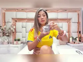 Xlovecam Free Live Porn of KendraMiler
