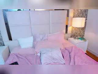 Xlovecam Live Porn of CatalinaReiyna