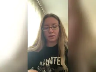Xlovecam Live Sex Cam of Meeranda