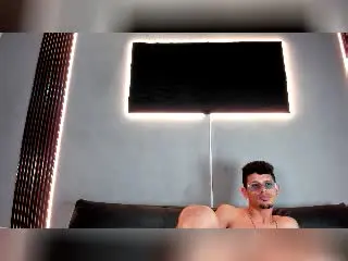 Xlovecam Free Live Porn of SexSauvage69