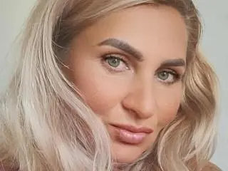 Xlovecam Live Sex of ChaudeEvely