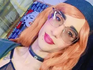 Xlovecam Sex Chat of KrissiriWat