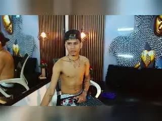 Xlovecam Adult Webcam of SkinnyCuteAlyer