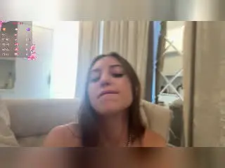 Xlovecam Nude Webcam of ErinMarrujo