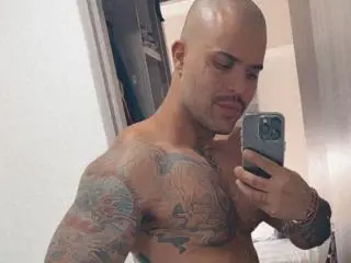Xlovecam Live Sex of MedellynDark