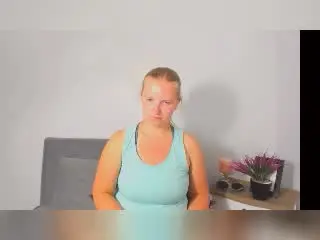 Xlovecam Free Porn Cam of RosePlayful69
