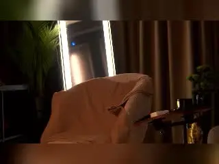 Xlovecam Live Sex Cam of BrainyBelle