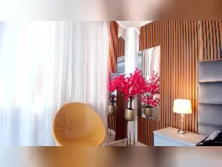 Xlovecam Sex Cam of SophieDelaney