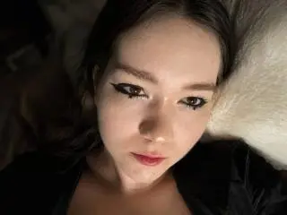 Xlovecam Free Porn Cam of HelaineBlakeman